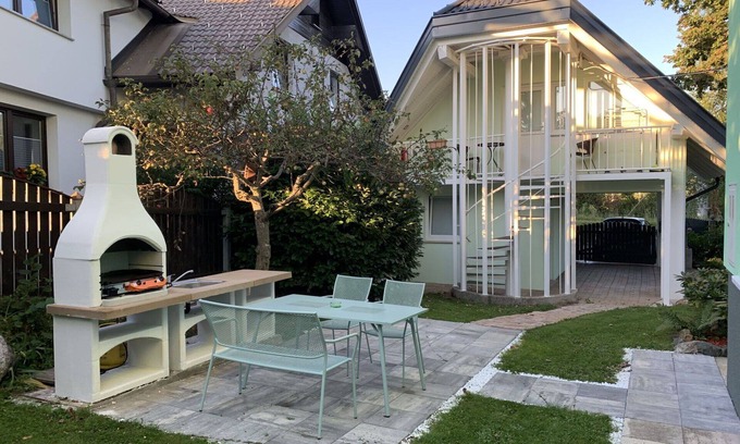 Lesce Apartment | Lovely apartment for 5 people with A/C, WIFI, pool and TV