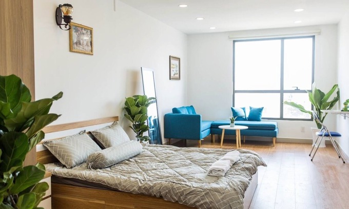 Phu Nhuan Apartment | Lovely Apartment * Gym -Pool free* 5 min to Airport