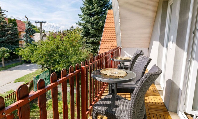 Balatonszemes Apartment | Lovely apartment for 6 guests with WIFI, A/C, TV and balcony