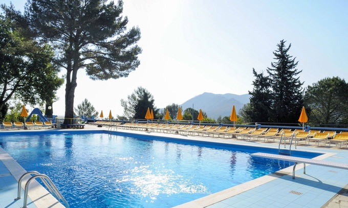 Villanova d'Albenga House | Lovely apartment in villa for 5 people with WIFI, pool, TV, patio, pets allowed and parking
