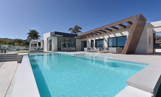Salobre Villa | Lovely apartment in villa for 12 people with private pool, A/C, WIFI, TV, terrace and pets allowed