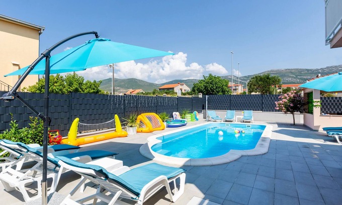 Kastel Novi Apartment | Lovely apartment in Kastel Novi