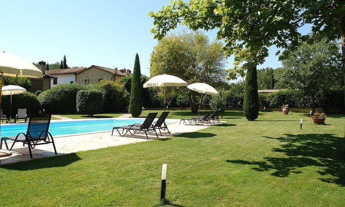 Poggiarello Villa | Lovely apartment in villa with WIFI, pool, TV, terrace and pets allowed, close to San Gimignano