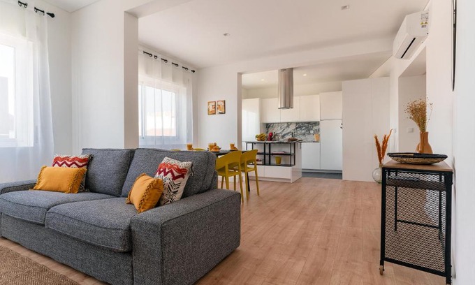 Portimao City Centre Apartment | Lovely Apartment in Portimão with River view