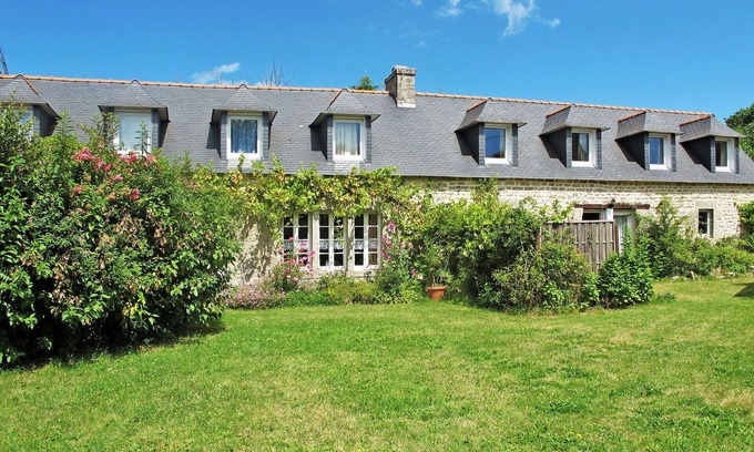 Loctudy Villa | Lovely apartment in villa for 6 guests with pets allowed