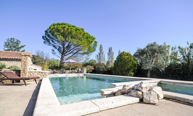 Velleron House | Lovely apartment in villa for 4 people with pool, WIFI, TV, terrace and parking