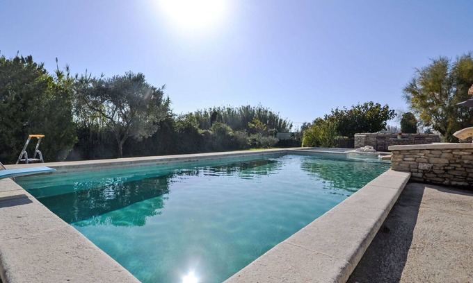 Velleron House | Lovely apartment in villa for 4 people with pool, WIFI, TV, terrace and parking