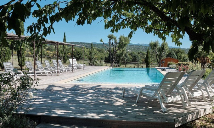 Sigonce Villa | Lovely apartment in villa for 4 people with WIFI, pool, patio and pets allowed