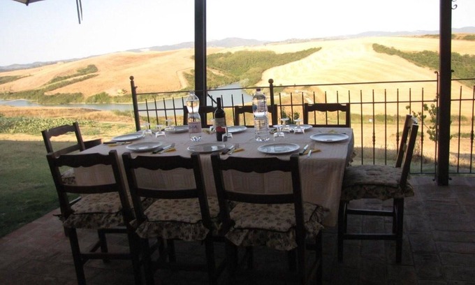 Peccioli Villa | Lovely apartment in villa for 4 guests with WIFI, pool