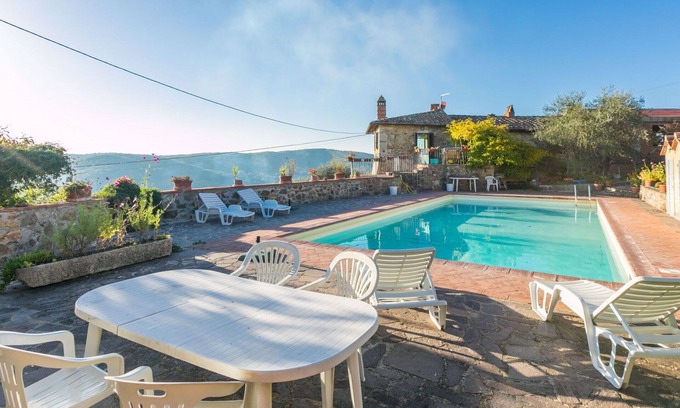 Rietine House | Lovely apartment in villa with pool, WIFI, TV, terrace, pets allowed, panoramic view and parking