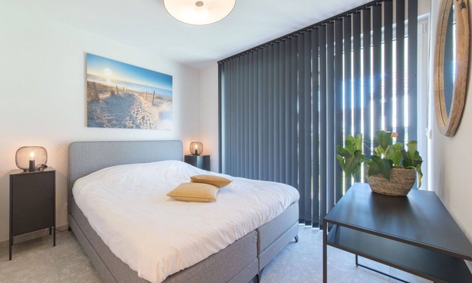 Belgian Coast House | Lovely apartment in villa for 4 guests with A/C, WIFI, TV, balcony and parking