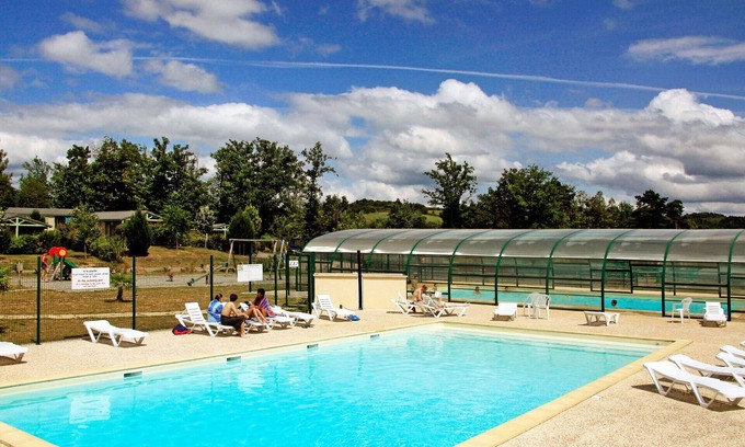 Beynat House | Lovely apartment in villa for 6 people with WIFI, pool, TV, terrace, pets allowed and parking