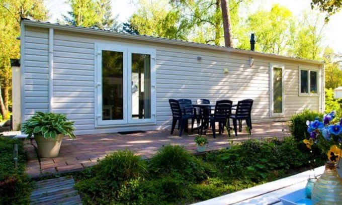 Noordoostelijk van Schaarsbergen House | Lovely apartment in villa for 4 people with pool, WIFI, TV and terrace