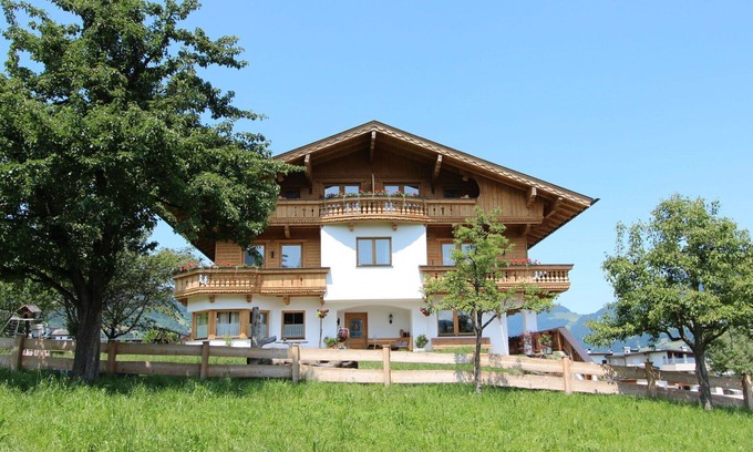 Kapfing Villa | Lovely apartment in villa for 6 guests with WIFI, TV, terrace, pets allowed and panoramic view