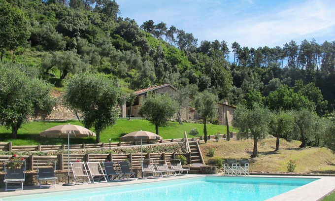 San Martino in Freddana Villa | Lovely apartment in villa for 12 people with private pool, A/C, WIFI, TV, terrace and pets allowed