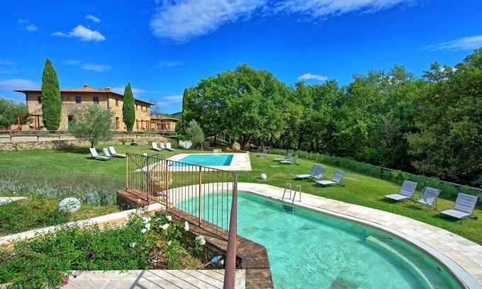 Simignano Apartment | Lovely apartment for 3 people with pool, WIFI, TV, pets allowed and parking