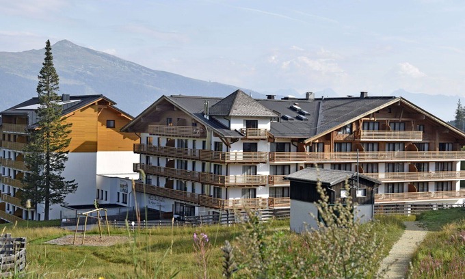 Katschberg Apartment | Lovely apartment with WIFI, pool, TV, balcony, pets allowed, panoramic view and parking