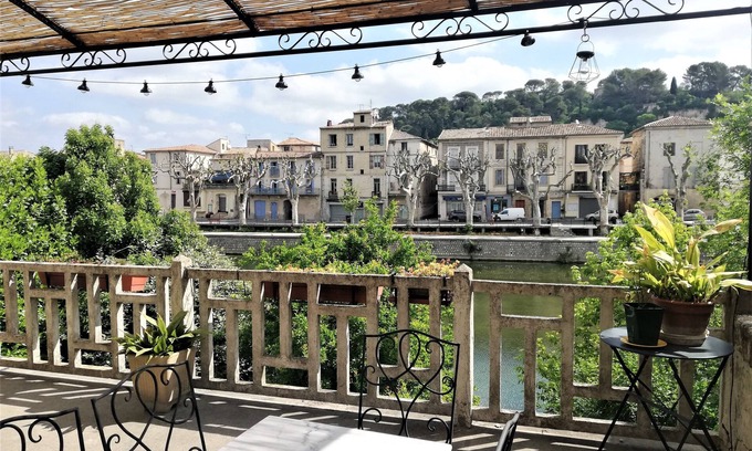 Sommieres Apartment | Lovely apartment with view, garden and terrace