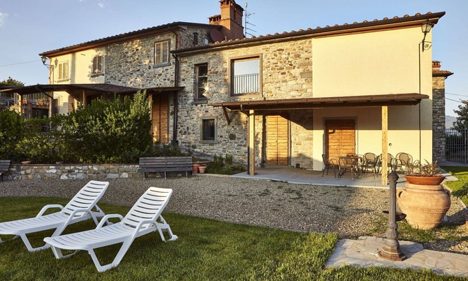 Capolona Apartment | Lovely apartment with WIFI, pool, TV, pets allowed and panoramic view, close to Arezzo