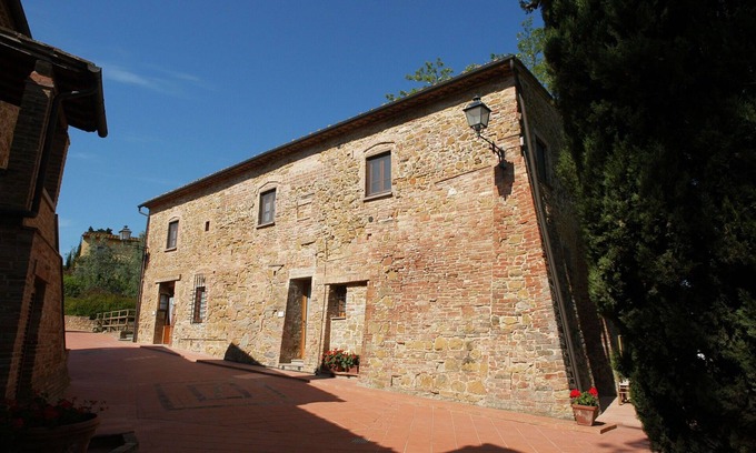 Montaione Apartment | Lovely apartment with A/C, pool, WIFI, TV, pets allowed and parking, close to San Gimignano