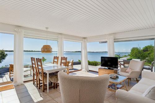 Martofte House | Lovely Beach House With Panoramic View