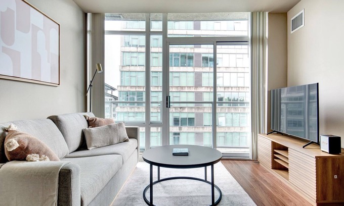 Northwest Bellevue Apartment | Lovely Bellevue 2BR w/Gym, W/D & Roof Deck, near Downtown, by Blueground