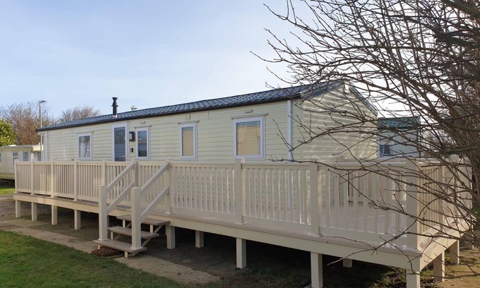 Mappleton House | Lovely caravan for hire with decking at Skipsea Sands Holiday Park ref 41161WF