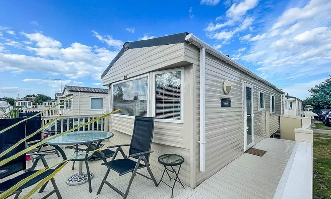 Great Yarmouth House | Lovely caravan for hire nearby Scratby beach in Norfolk ref 50045L