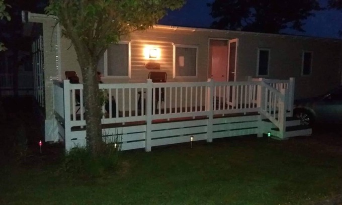 New Forest District House | lovely caravan sleeps 8