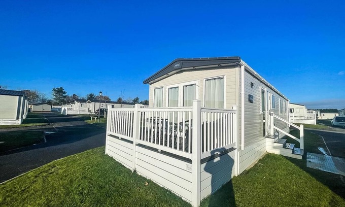 Saxmundham House | Lovely caravan with decking at Carlton Meres Holiday Park in Suffolk ref 60023CH