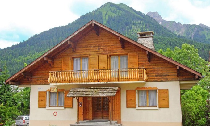 La Chapelle-d'Abondance Ski Chalet | Lovely Chalet in La Chapelle d Abondance with Mountain View