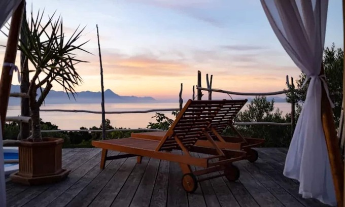 Selca Cottage | Lovely Cottage with sea views in Selca, Croatia