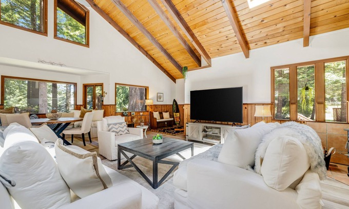 Mendocino House | Lovely dog-friendly house with private hot tub, firepit, deck
