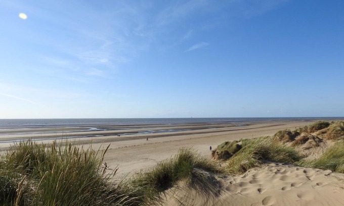 Formby House | Lovely en suite bedroom near Formby Pinewoods