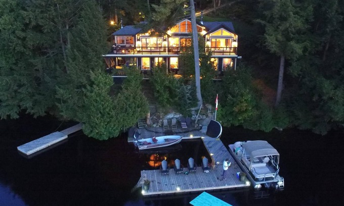 The Archipelago Cottage | Lovely Family Cottage Escape, 6 bdrms, 3bath, Hot Tub, Muskoka Room, Sunsets!