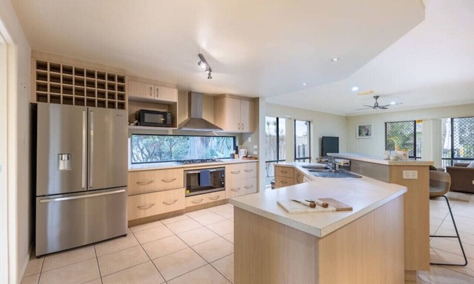 Meadowbrook House | Lovely family retreat with Pool easy connection t