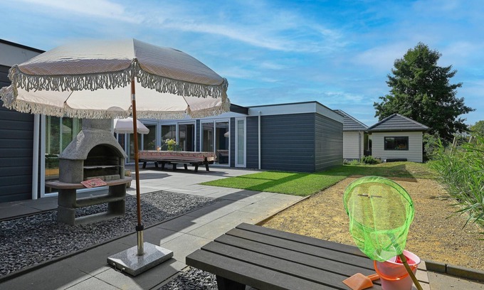 Sint-Annaland House | Lovely group home with garden in Zeeland