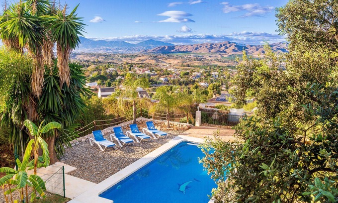 Pinos de Alhaurin Villa | Lovely Home Casa Rural Las Mañanas. Fenced pool, barbecue, private garden
