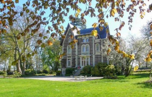La Chapelle-sur-Dun House | Lovely Home In La Chapelle Sur Dun