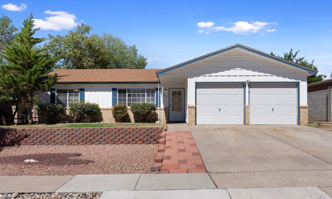 Raynolds Addition House | Lovely Home in Albuquerque's Northeast Heights