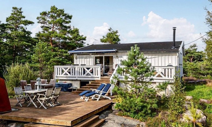 Gressvik House | Lovely home in Gressvik with WiFi