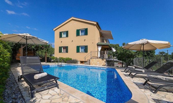 Veli Brgud House | Lovely home in Jurdani with sauna