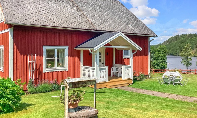 Korsberga House | Lovely home in Korsberga with lake view