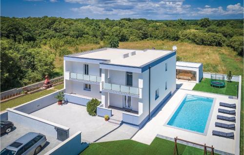 Loborika House | Lovely Home In Loborika With Wifi