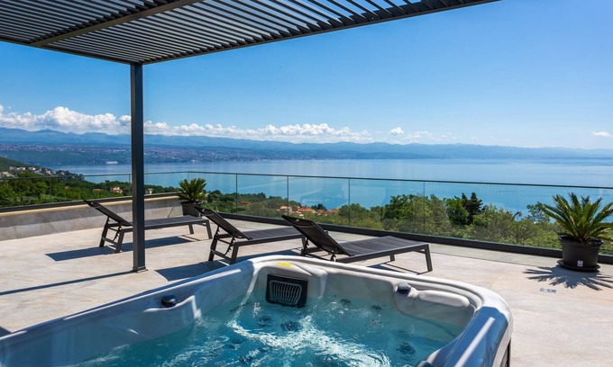 Opric House | Lovely home in Opric with WiFi