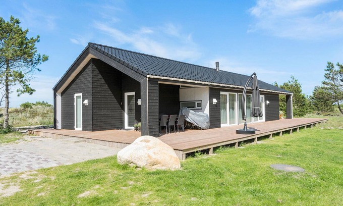 Sondervig House | Lovely home in Ringkøbing with kitchen
