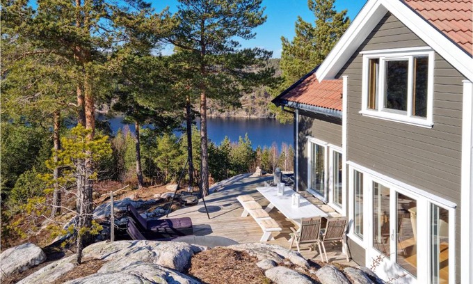 Risor House | Lovely Home In Risør With Sauna