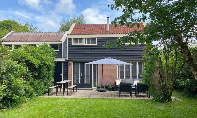 Warmenhuizen House | Lovely home in Warmenhuizen with WiFi