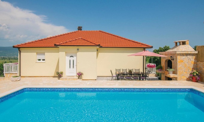 Zmijavci House | Lovely home in Zmijavci with WiFi