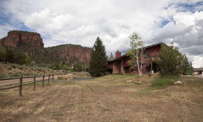 Basalt House | Lovely Home situated along the beautiful Frying Pan river.